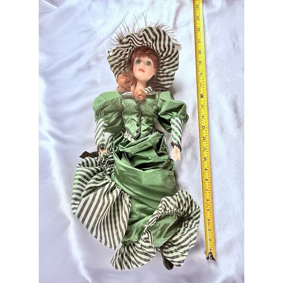 Vintage Franklin Heirloom Porcelain Doll Colleen Green Dress Ireland - Picture 16 of 16